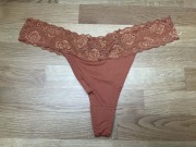 Stringi damskie 