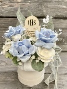 Flowerbox z kwiatami mydlanymi na Komunię dla chłopców