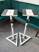 Statywy pod monitory studyjne Millenium BS-500 WH – białe (para)