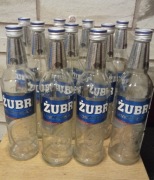 Pusta  półlitrowa butelka po wódce Żubr