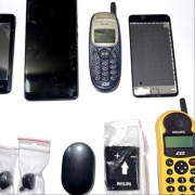 Zestaw elektroniki (telefony, urządzenia, słuchawki, zabawki, elektronika)