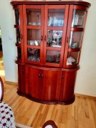 Zestaw drewianych mebli do jadalni 