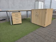 Biurko narożne w kolorze jesion 160 x 120 z kontenerkiem i szafką