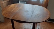 Okrągły rozkładany stół z drewna. Lata 50 XX wieku