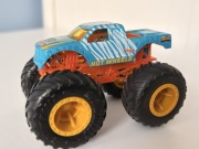 Monster truck The 909 zmienia kolor color shifters