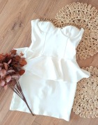 biała sukienka z baskinką z ćwiekami ćwieki cekiny cekinami 36S 38M