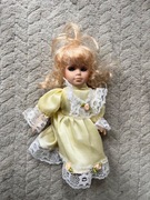 Lalka porcelanowa 23 cm 
