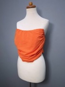 Pomarańczowy szyfonowy marszczony top bandeau drapowany PrettyLittleThing