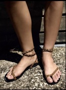 Skórzane sandały z ozdobnymi paskami z ćwiekami 40