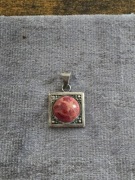 Srebrna zawieszka PRL 925 z koralem kwadrat vintage Polska