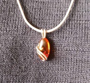 zawieszka srebrna z bursztynem