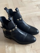 Buty Copenhagen Shoes Ollie czarne botki ze złotymi ćwiekami, rozmiar 39”.