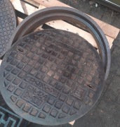 Właz żeliwny D 400