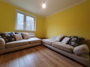 Narożnik 2 sofy, stoliczek i 10 poduszek