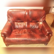 Sprzedam 2 sofy malo uzywane.