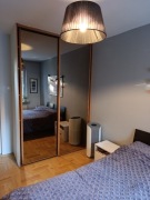 szafa z drzwiami przesuwnymi o szerokości 165 cm