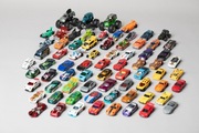 Kolekcja Hot Wheels - 80 samochodzików, tory, garaż itp.
