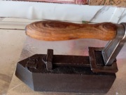 Porządki domowe stare żelazko 