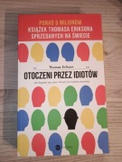 Otoczeni przez idiotów 