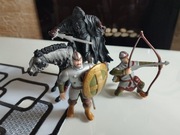 Figurki rycerzy : Jeździec bez twarzy z koniem , 2 rycerzy 