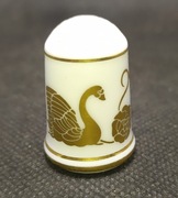 Naparstek kolekcjonerski porcelanowy Złoty motyl ,kwiat i łabądź