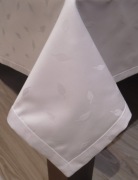 Biały obrus bawełna satynowa żakard 140x200 cm Listki