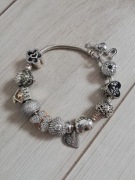 Bransoletka Pandora rozmiar 18 plus zawieszki 