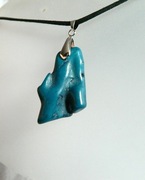 Koral naturalny, duży niebieski korzeń, wisiorek na rzemieniu