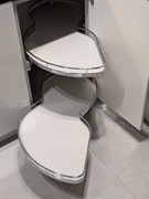 Kesseböhmer LeMans – narożny kosz obrotowy nerka 2-poziomowy do szafki