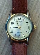 damski zegarek Casio LTP-1094 z kwarcowym mechanizmem i skórzanym paskiem
