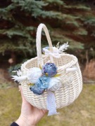 Gotowa dekoracja koszyczka wielkanocnego gotowa ozdoba niebieskie kwiaty