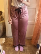 Różowe satynowe spodnie z koronką S