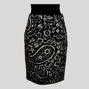 Spódnica ołówkowa Boden 36 do kolan czarna w beżowy wzór elegancka