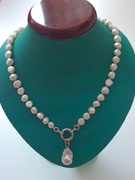 sznur nieregularnych pereł