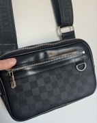 Louis Vuitton- torebka listonoszka, saszetka