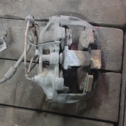 Zacisk  lewy i prawy Audi A8 D2  4,2 V8