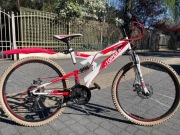Rower młodzieżowy MTB amortyzowany
