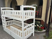 Łóżko pietrowe drewniane biale 