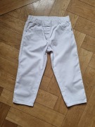 Białe spodnie do łydki