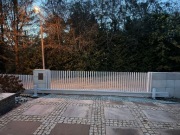 Ekskluzywna Brama Aluminiowa – Przesuwna na Obie Strony – System Spawany