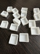 Półkostki puste pojemniki na farby akwarele