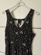 Sukienka w nuty i klucze wiolinowe roz M Hot Topic rozkloszowana 