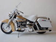 Harley Davidson US Touring Bike / gotowy / - Revell  1:8 !!!