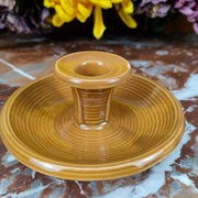 Ceramiczny prążkowany świecznik z okapnikiem