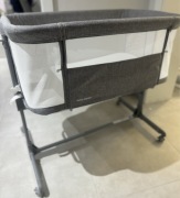 Łóżeczko turystyczne Moby System 56 x 88 cm odcienie szarości i srebra