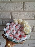 Prezent na urodziny imieniny Słodki bukiet z Raffaello i herbaty dla niej 