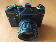 Aparat  ZENIT ET, obiektyw Helios 44M-4, lampa błyskowa 