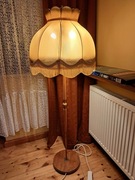 drewniana lampa podłogowa z nowym abażurem
