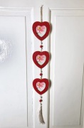 Zawieszka ścienna czerwona drewniana ramka serce serduszka z koralikami