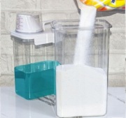 DOZOWNIK PŁYNNEGO DETERGENTU UCHWYT DO PRZECHOWYWANIA PRZEKĄSEK  ZWIERZĄT 